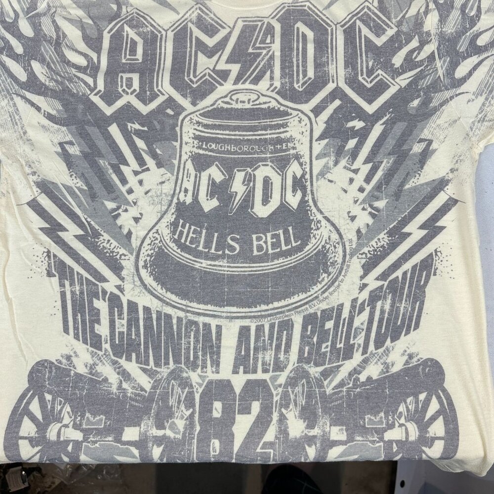 AC/DC Rockware The Cannon And Bell Tour 1982 T-Shirt L 50% Cotton/50% Polyester
